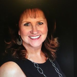 Meet your Posher, Debbie